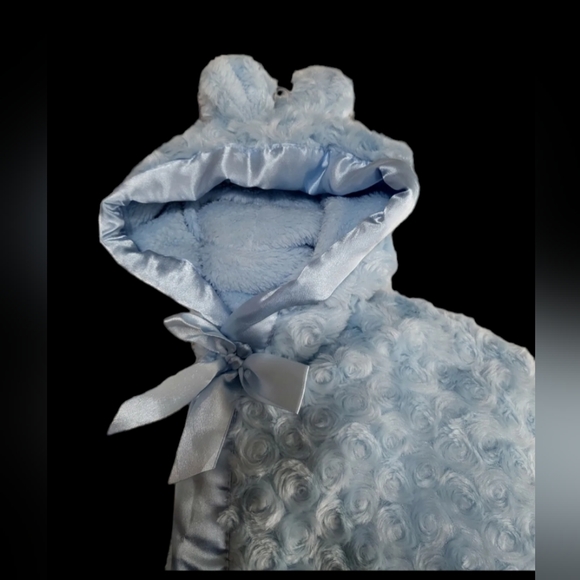 Infant blue fleece cape NWT unisex by Blankets and Beyond - Picture 4 of 5